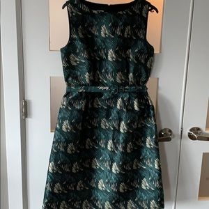 Stunning Anne Klein belted dress